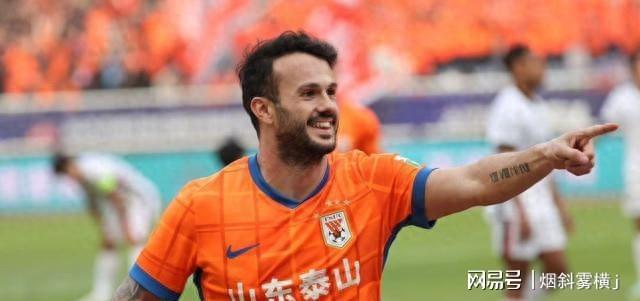 插上那一刻冠军气质如野火蔓延新葡京泰山反杀海港：边后卫(图2)