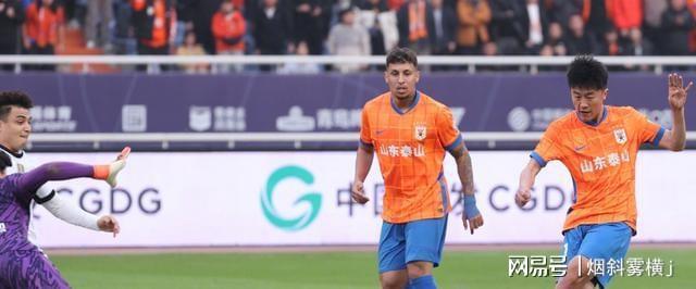 插上那一刻冠军气质如野火蔓延新葡京泰山反杀海港:边后卫(图3) 插上那一刻冠军气质如野火蔓延新葡京泰山反杀海港:边后卫(图3)