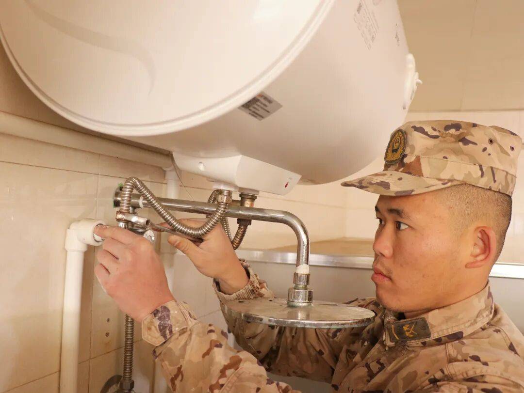 军营“小工匠”发挥“大效能”(图2) 军营“小工匠”发挥“大效能”(图2)