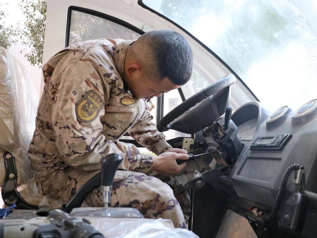 军营“小工匠”发挥“大效能”(图4) 军营“小工匠”发挥“大效能”(图4)
