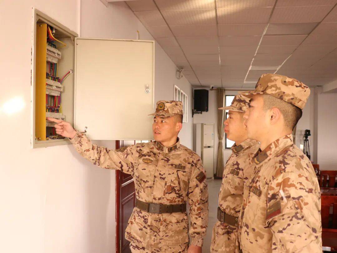 军营“小工匠”发挥“大效能”(图8) 军营“小工匠”发挥“大效能”(图8)